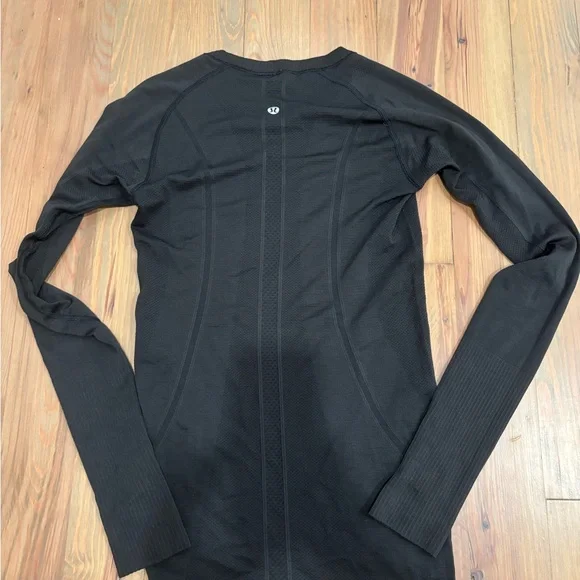Lululemon Swiftly Tech Long-Sleeve Shirt Hip Length - Picture 2 of 3